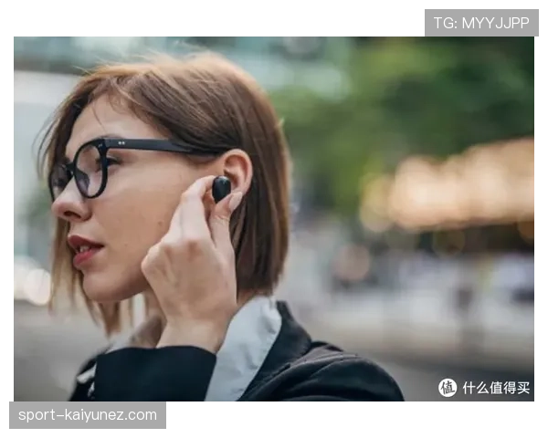 耳机裁判系统如何影响场上判罚？揭秘沟通机制与规则执行逻辑